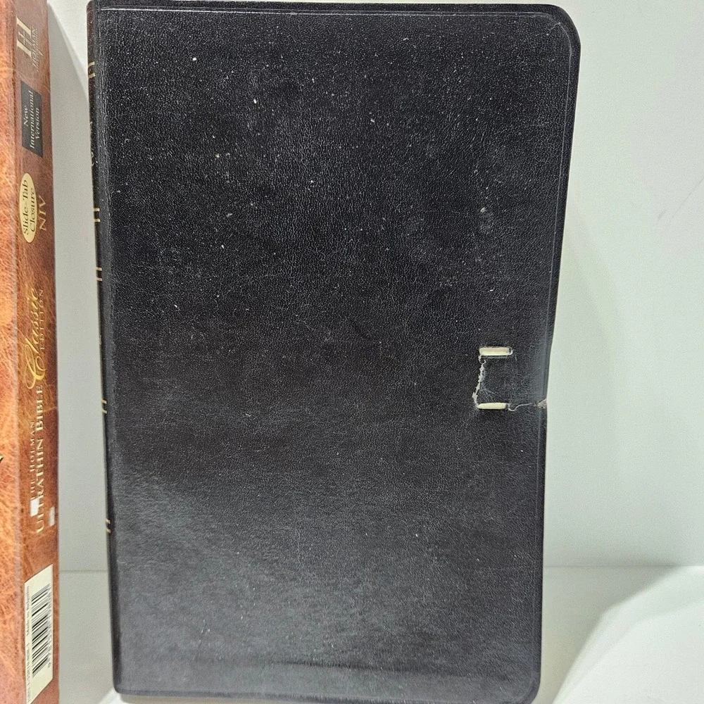Holman Ultrathin Classic Bible New International Version Black Bonded Leather